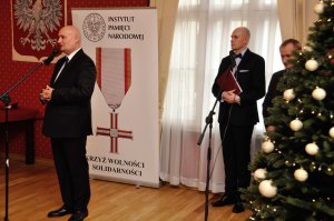 Uroczystość wręczenia Krzyży Wolności i Solidarności, Poznań 19 grudnia 2016. Na zdj. Zbigniew Hoffmann, wojewoda wielkopolski